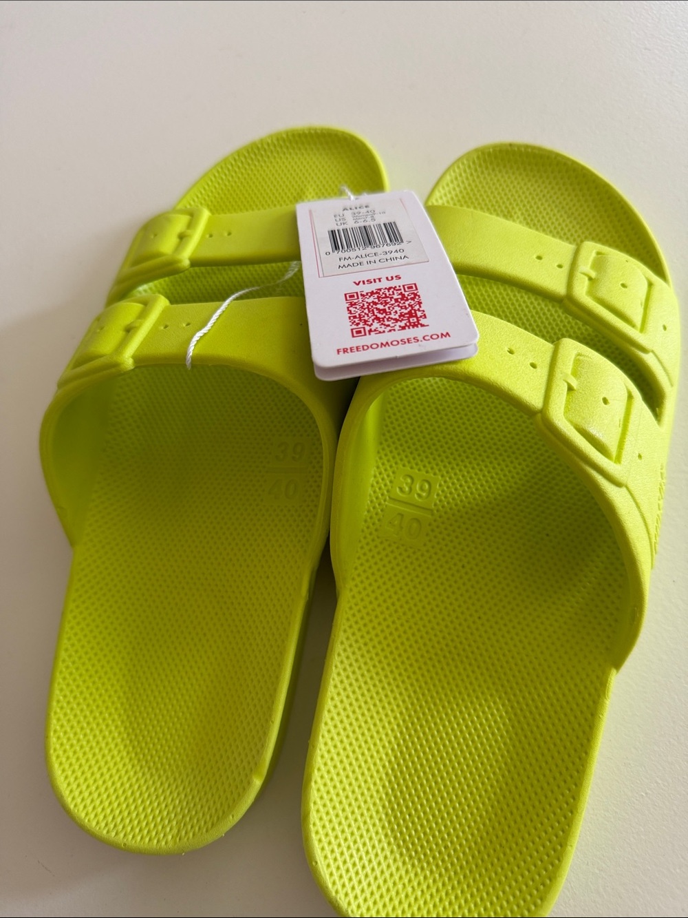 Freedom Mosses Neon Yellow Slide Sandals - Double Buckle. Sz W 9-10 M7-8. Tub1